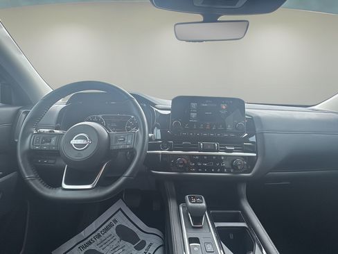 Used 2025 Nissan Pathfinder SL FWD image 10