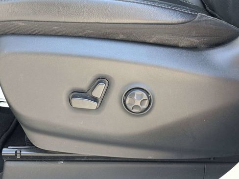 Used 2022 Chrysler Pacifica Touring-L AWD/4WD image 21