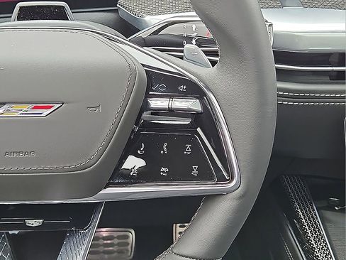 Used 2026 Cadillac Escalade V w/ LPO, ONYX Package AWD/4WD image 20
