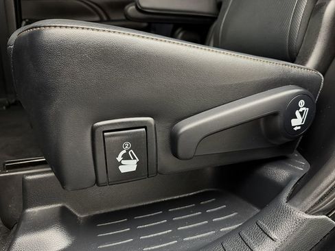 Used 2019 Toyota Highlander Limited image 31