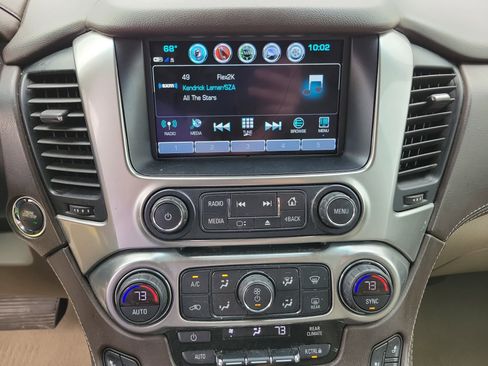 Used 2020 Chevrolet Suburban Premier image 11