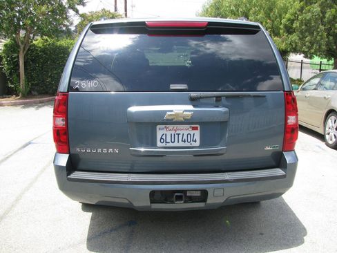 Used 2010 Chevrolet Suburban LS RWD image 5