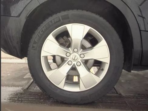Used 2021 Volvo XC40 T4 Momentum FWD image 11