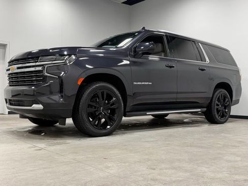 Used 2024 Chevrolet Suburban LT image 5