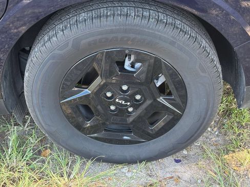 Used 2026 Kia Carnival FWD image 33