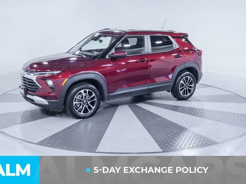 Used 2025 Chevrolet TrailBlazer LT image 3