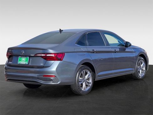 Used 2022 Volkswagen Jetta SE image 6