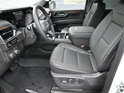 New 2026 GMC Yukon XL Denali image 10