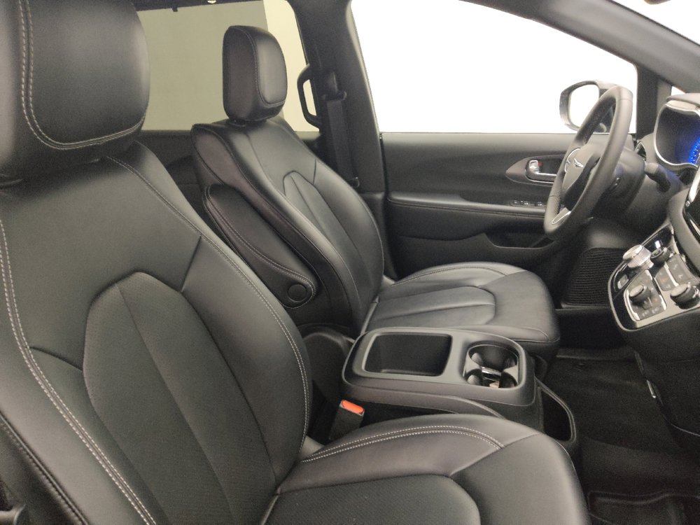 Used 2025 Chrysler Pacifica Select FWD image 21