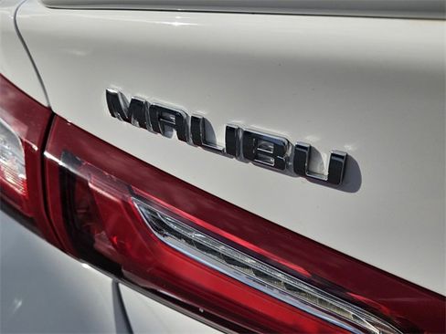Used 2022 Chevrolet Malibu LT image 11