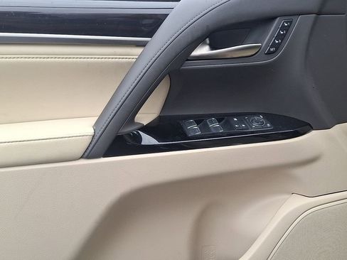 Used 2018 Lexus LX 570 4WD image 13