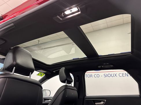 Used 2022 Ford Edge ST-Line image 17