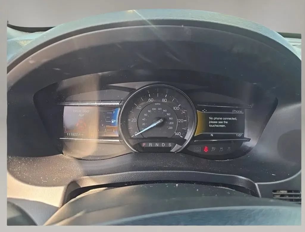 Used 2019 Ford Explorer XLT w/ Equipment Group 202A FWD image 3