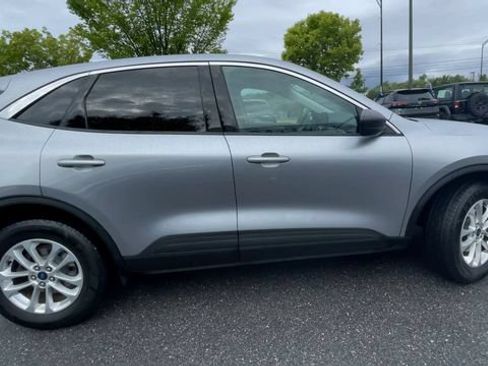 Certified 2022 Ford Escape SE w/ Cold Weather Package AWD/4WD image 9