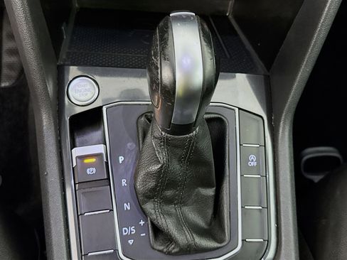 Used 2020 Volkswagen Tiguan SE w/ Panoramic Sunroof Package FWD image 19