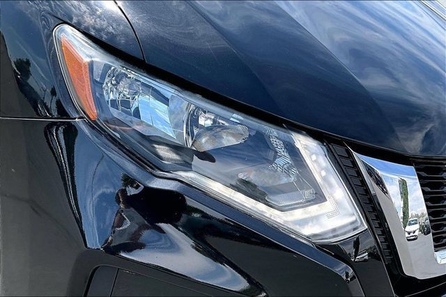 Certified 2017 Nissan Rogue SV w/ SV Premium Package AWD/4WD image 29