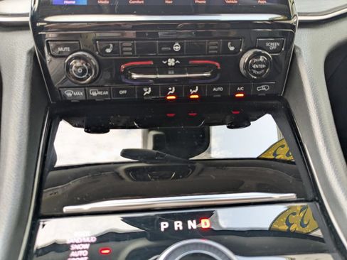 Used 2023 Jeep Grand Cherokee 4WD 4xe image 11