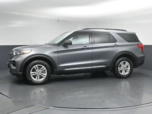 Used 2022 Ford Explorer XLT w/ Class IV Trailer Tow Package AWD/4WD image 4