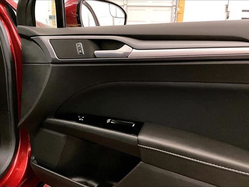 Used 2015 Ford Fusion SE image 24