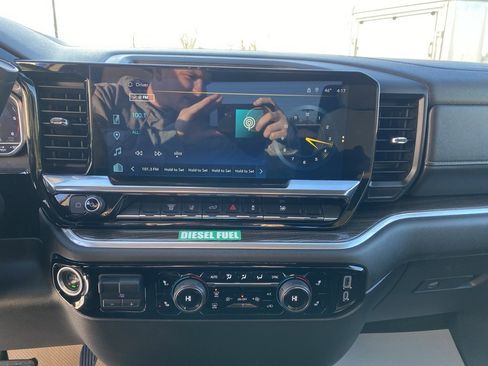 Used 2025 Chevrolet Silverado 2500 LT w/ Convenience Package image 16