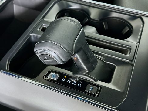 Used 2024 Ford F150 Lariat w/ FX4 Off-Road Package image 25