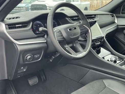 New 2025 Jeep Grand Cherokee L Laredo AWD/4WD image 9