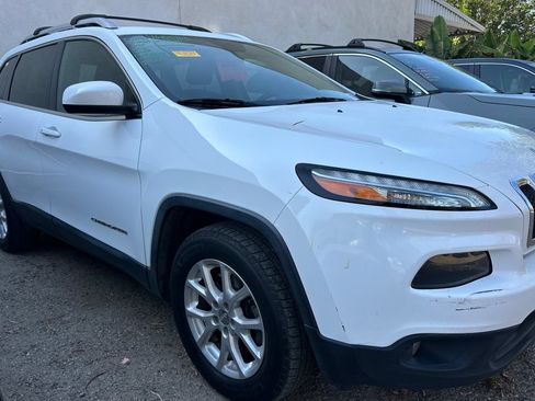 Used 2016 Jeep Cherokee Latitude w/ Comfort/Convenience Group AWD/4WD image 4