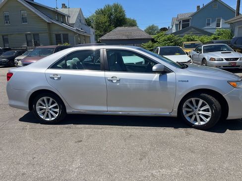 Used 2014 Toyota Camry XLE w/ Convenience Package FWD image 4