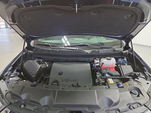 Used 2023 Chevrolet Traverse LT image 43