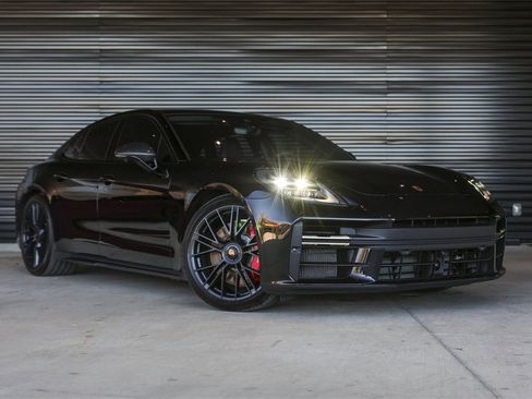 Certified 2025 Porsche Panamera GTS image 9
