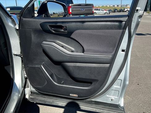 Used 2024 Toyota Highlander LE image 24