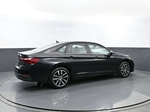 Used 2025 Volkswagen Jetta SE FWD image 24