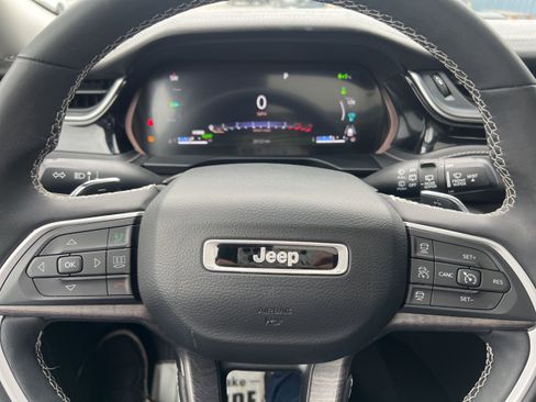 Used 2023 Jeep Grand Cherokee 4WD 4xe image 13