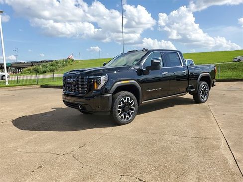 New 2025 GMC Sierra 2500 Denali Ultimate image 3