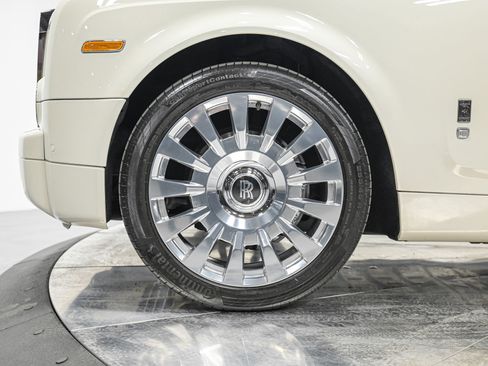 Used 2004 Rolls-Royce Phantom Sedan RWD image 3