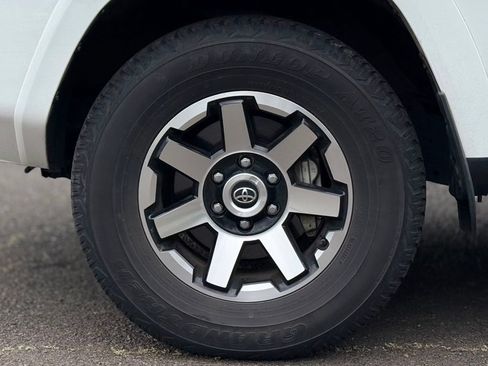 Used 2020 Toyota 4Runner TRD Off-Road AWD/4WD image 9