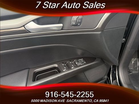 Used 2017 Ford Fusion SE w/ Fusion SE Technology Package image 7