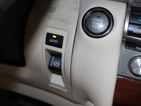 Used 2013 Lexus LS 460 w/ Comfort Pkg image 25