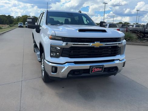 Used 2025 Chevrolet Silverado 2500 LT w/ Convenience Package AWD/4WD image 3