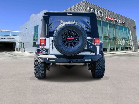 Used 2016 Jeep Wrangler Unlimited Rubicon w/ Connectivity Group AWD/4WD image 3