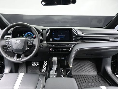 Used 2026 Toyota Camry SE FWD image 20