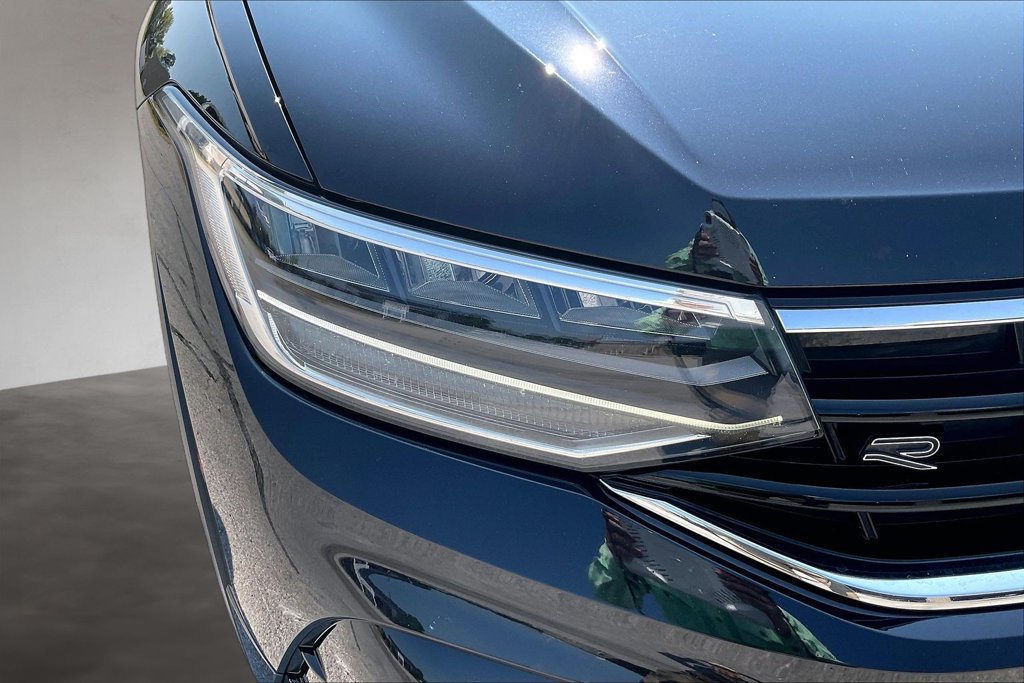 Used 2023 Volkswagen Tiguan SE R-Line FWD image 29