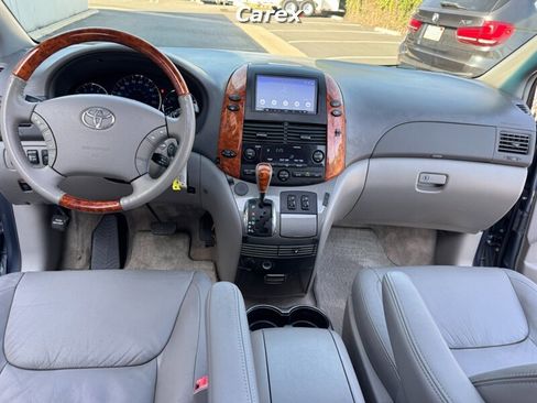 Used 2009 Toyota Sienna XLE Limited image 25