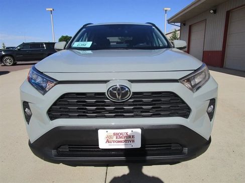 Used 2021 Toyota RAV4 XLE w/ Convenience Package AWD/4WD image 4