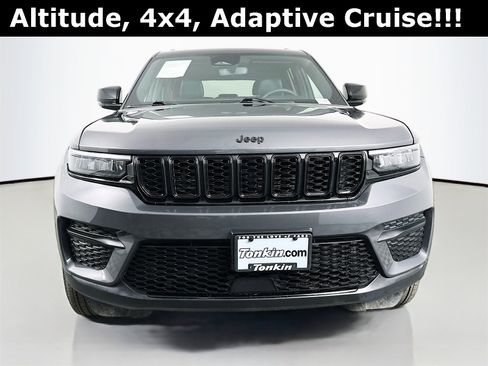 Used 2024 Jeep Grand Cherokee Altitude image 2