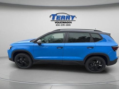 Certified 2025 Volkswagen Taos SE AWD/4WD image 2