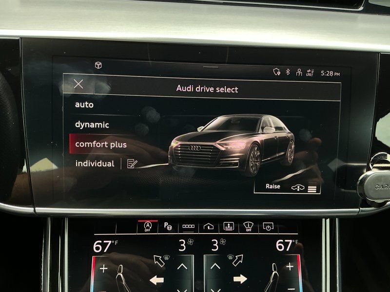 Used 2023 Audi S8 w/ S8 Comfort Plus Package AWD/4WD image 22
