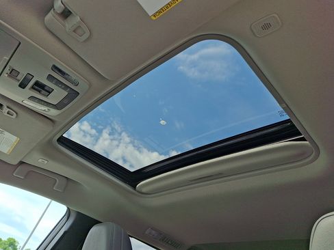 Certified 2025 Toyota Sienna XLE FWD image 16