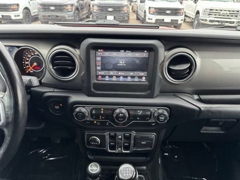 Used 2018 Jeep Wrangler Unlimited Sahara w/ Cold Weather Group AWD/4WD image 2