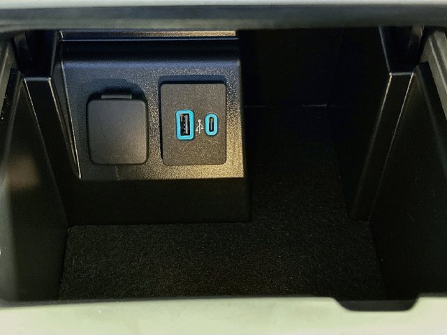 Used 2024 Ford Explorer Limited w/ Limited Technology Package RWD image 22